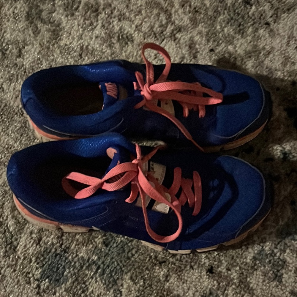 Nike women’s dual fusion shoes